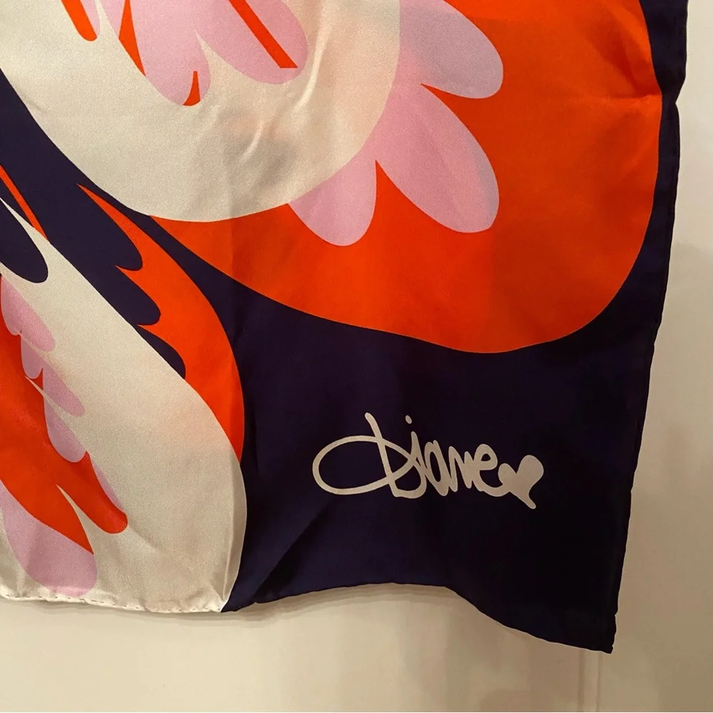 DIANE VON FURSTENBERG SCARF WHITE BLUE FLORAL SILK SQUARE LUXURY ACCESSORY